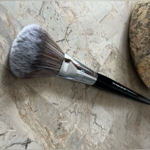 Sephora #50 Pro Flawless Light Powder Brush